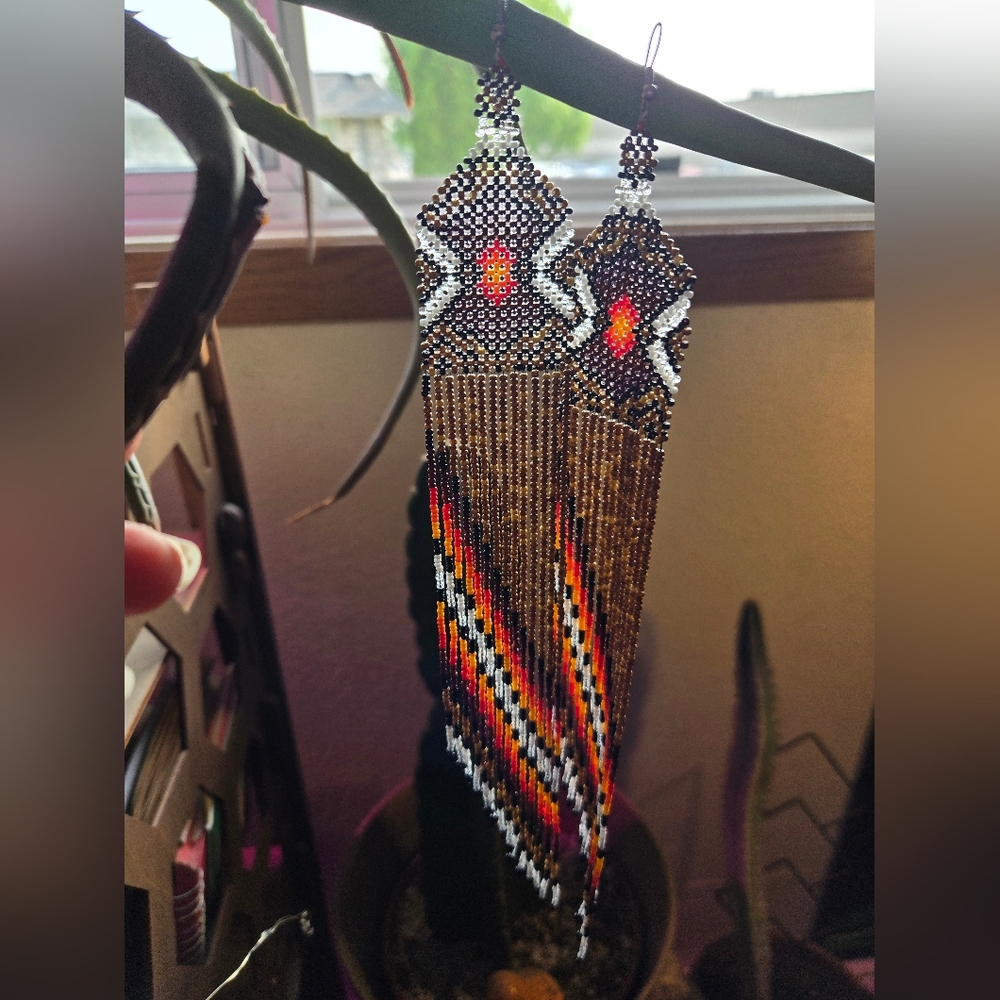 Four Visions Yawanawa Espiritu De Fuego seed beaded earrings - Picture 8 of 11